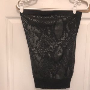Blk tube top(snake print)